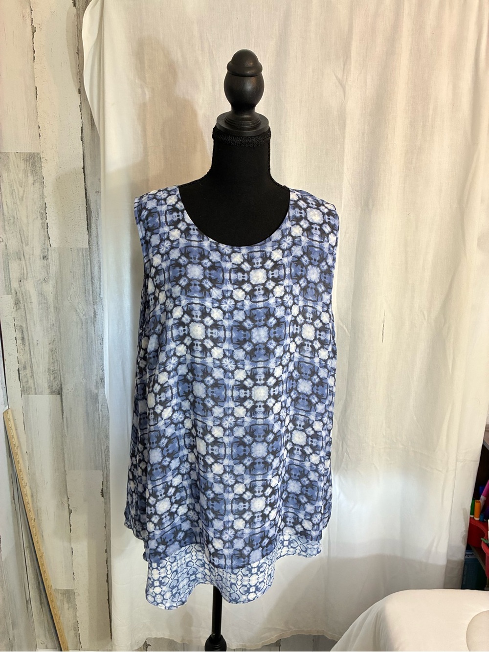 Valerie Stevens Blue Patterned Sleeveless Tank Sz L